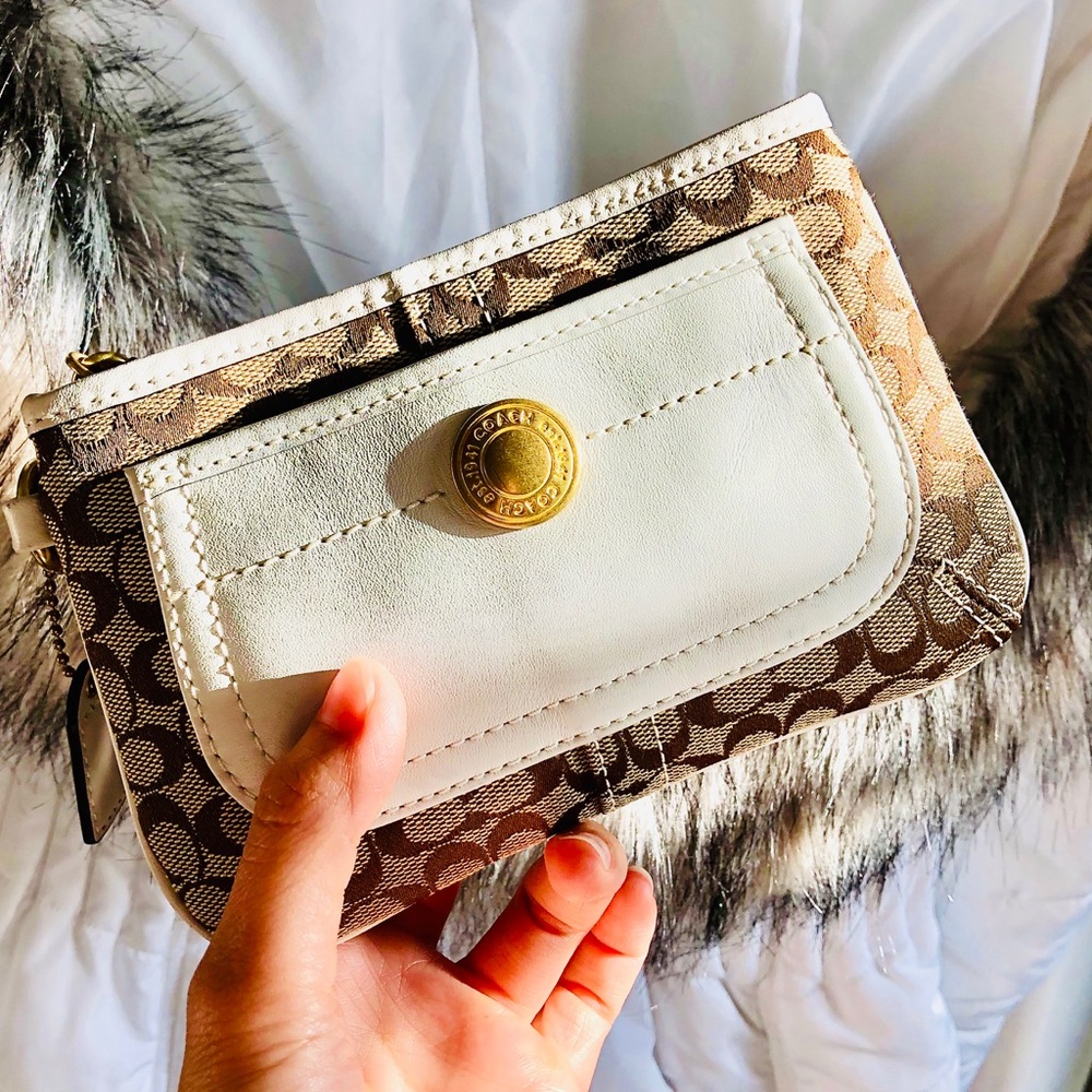COACH⚡️Authentic Leather Pocket Signature Wristlet